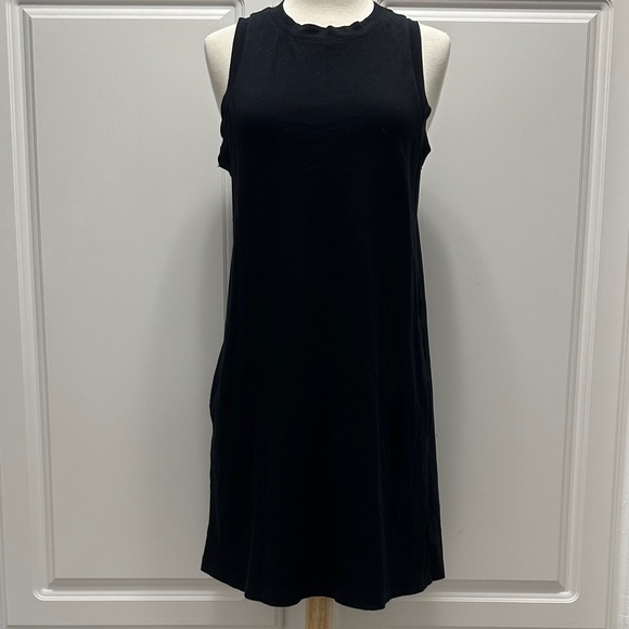 Old Navy Dresses & Skirts - Old Navy Black Sleeveless Mini Dress